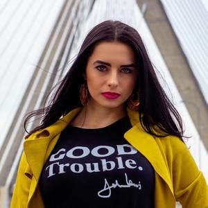 Meet your Posher, Julia